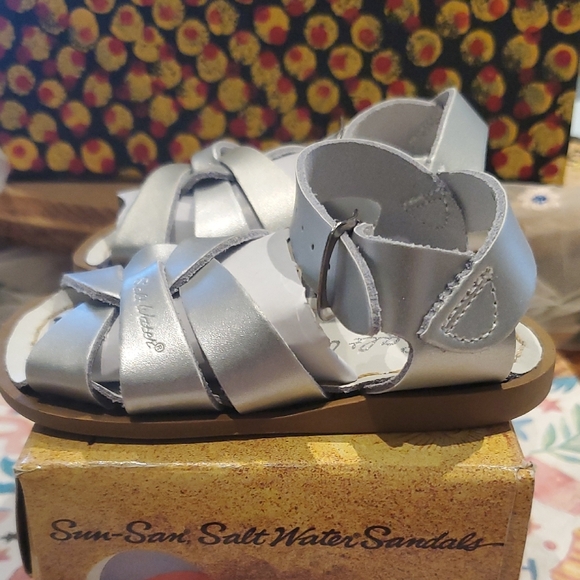 Salt Water Sandals by Hoy Silver Sandals Sleek Design - Picture 2 of 7
